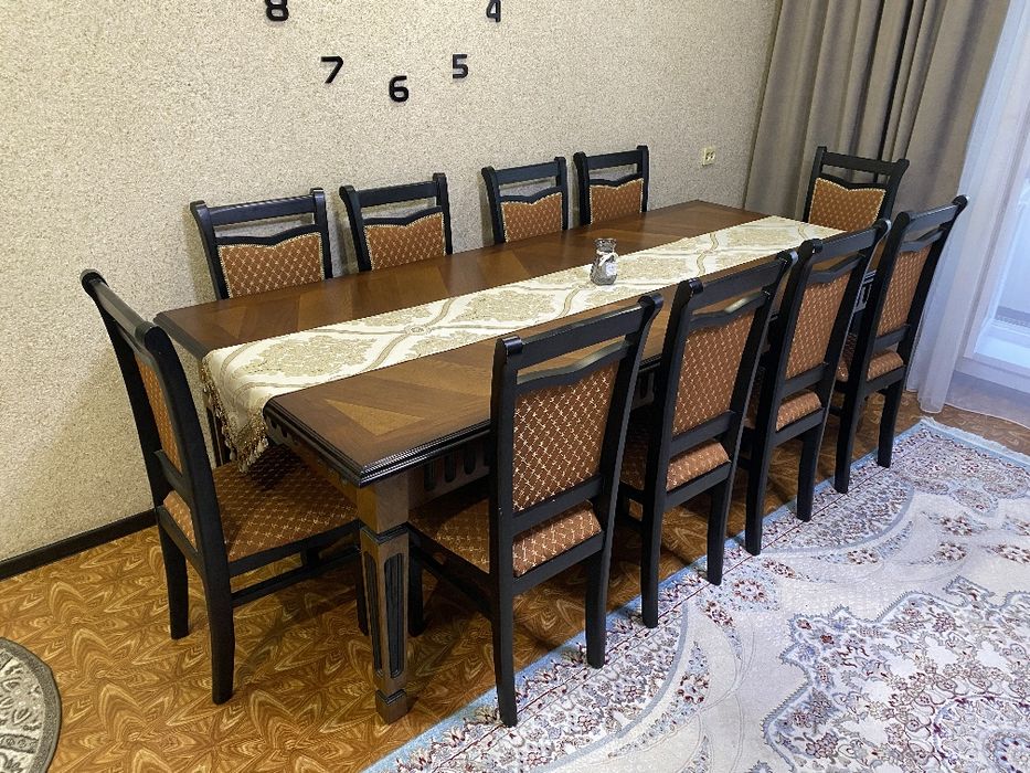 Стол со стульями