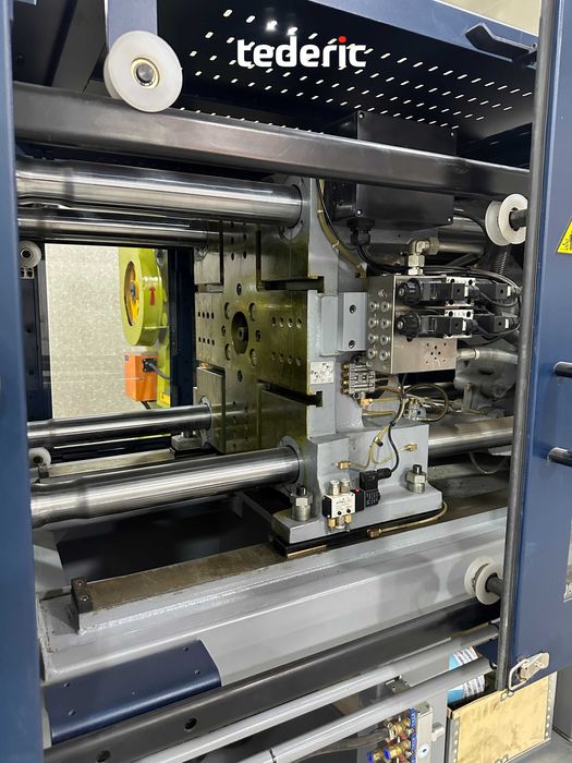 Термопластавтомат TEDERIC 130 тонн (ТПА)