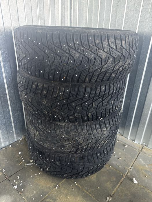 Шины Hankook шипованые 265/65/17 в отличном состояни