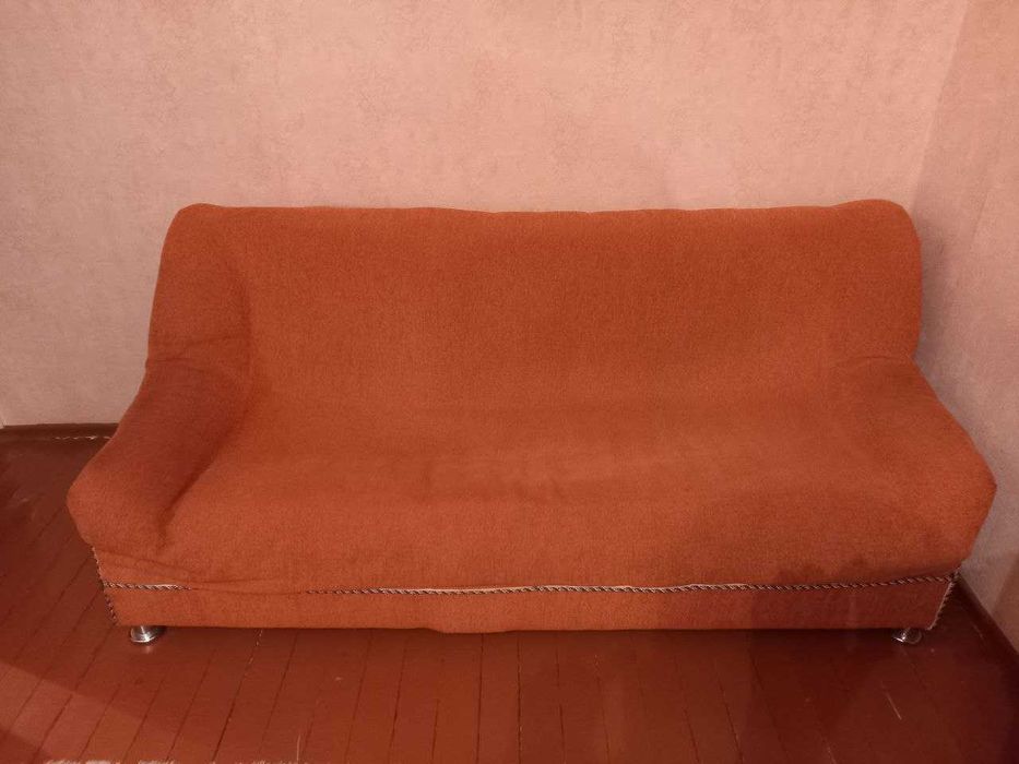 Диван и два кресла, дешево.