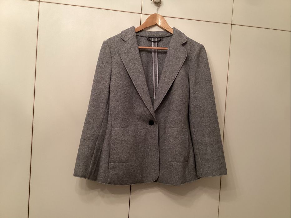 Blezer gri din stofa. De purtatla birou smart sau la ocazii