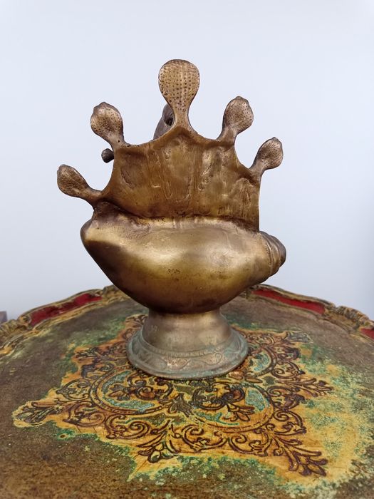 Антична Бронзова Статуетка на Ганеша върху Свещена Раковина (Шанкха) –