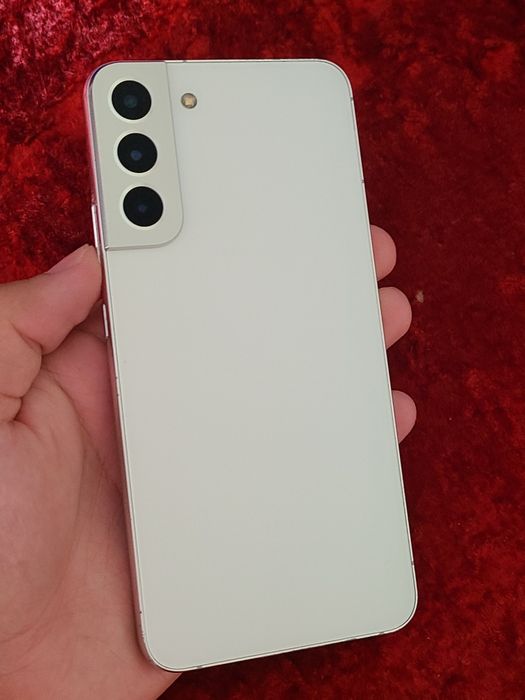 Samsung s22 plus 5G  SROCHNA sotiladi