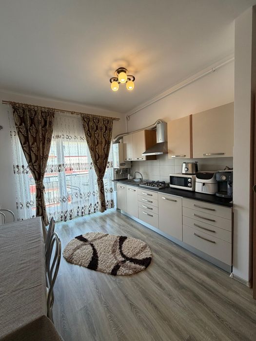 Inchiriez apartament