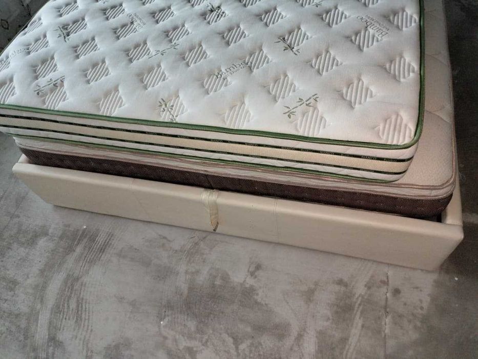 Продам кровать 200х180 см (без матраса)