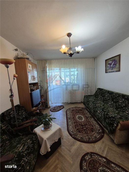 Vanzare apartament 2 camere decomandat- circular - Podul de Piatra