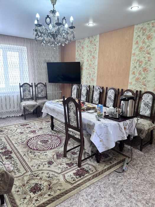 большой кирпичный дом