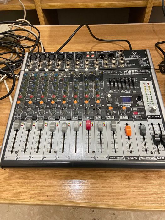 музыкальные пульты управления фирмы BEHRINGER