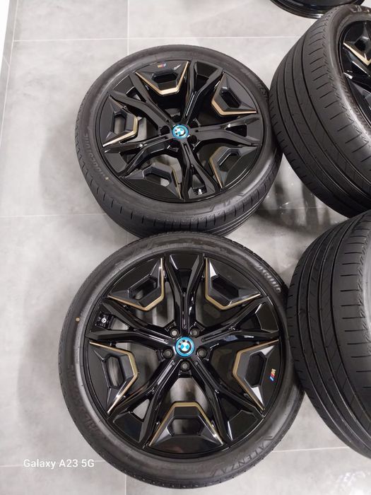 Jante BMW iX I20 pe 22 M vara