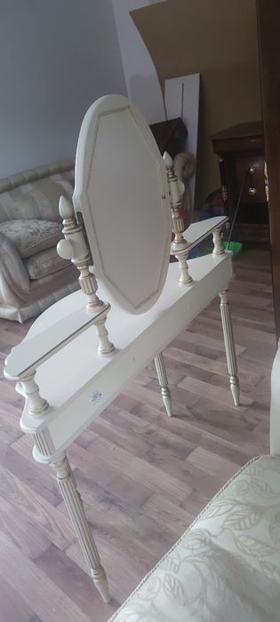 Элегантное трюмо