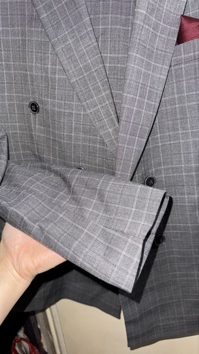 Продаю мужской костюм