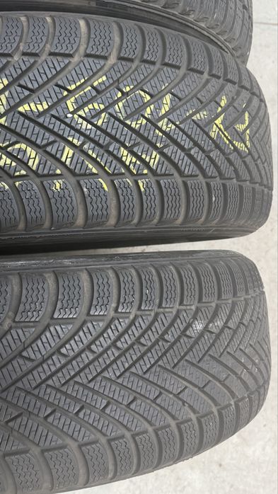 Vand 4 anvelope 235/60/18 pirelli de iarnă ca noi