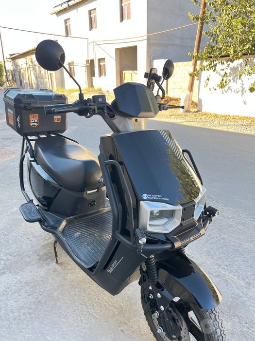 Katta skuter sotiladi narxini kelishamiz