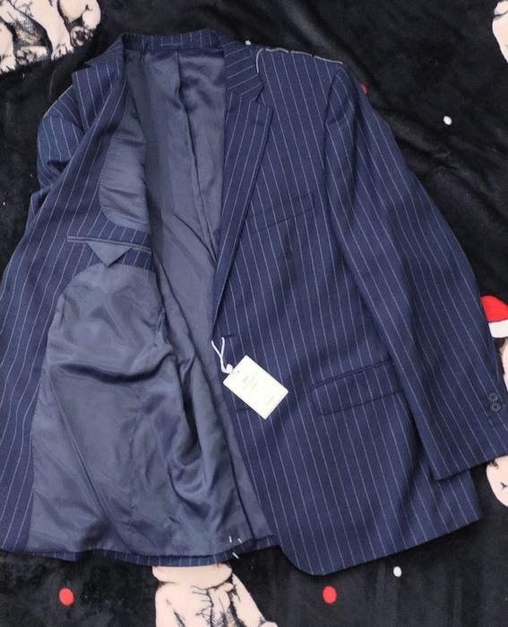 Navy Chalk Stripe Classic Suit Hawes & Curtis
Navy, Striped, Classic F