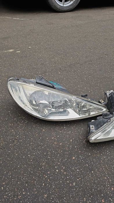 Фары на Peugeot 206