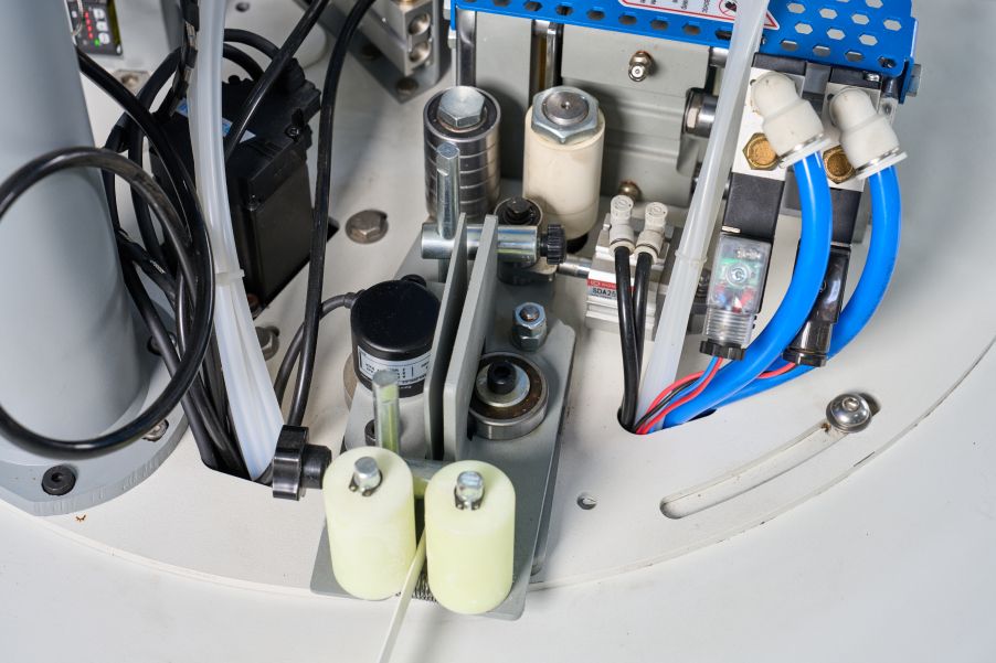 Кромкооблицовочный станок