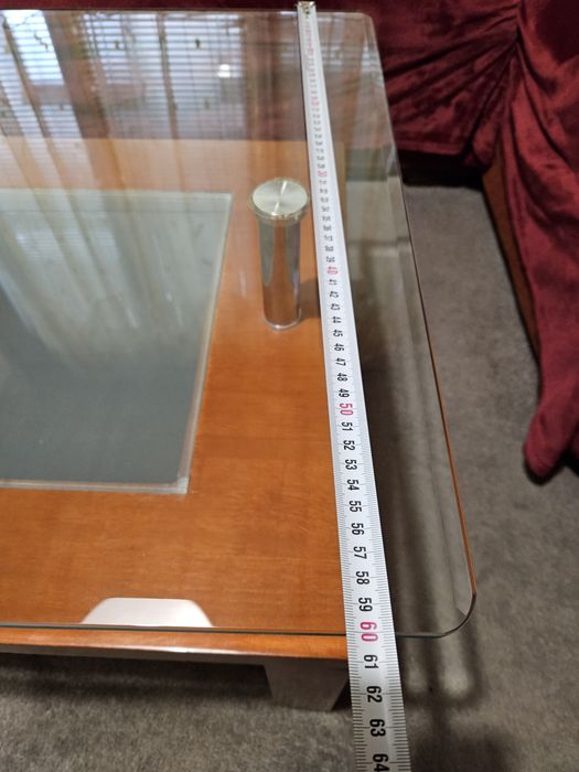 Масивна стъклена холна маса с дървена основа