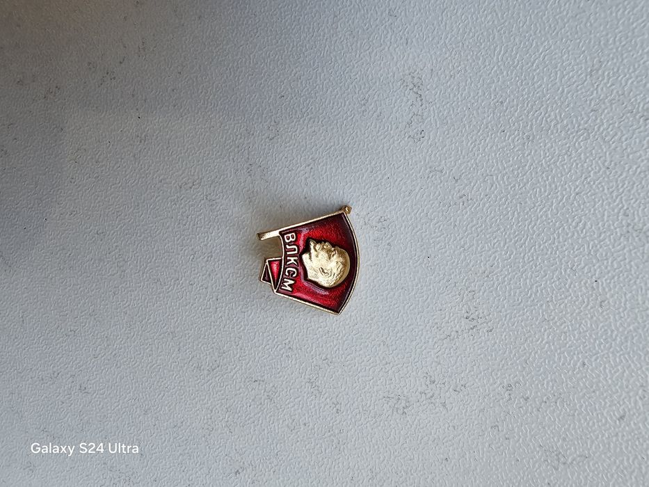 Комсомольский значок