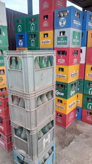 Sticle din sticlă (0,5) de vânzare.