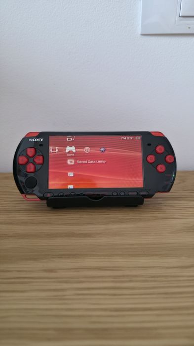 Sony PSP 3000, Modat, 550 jocuri, consola 9 în 1, editie rara God of War, husă, brațară, folie, 12 luni acoperire.