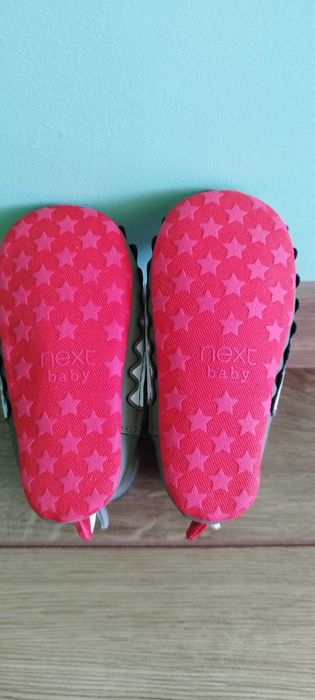 Меки ботушки Next кроко