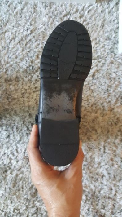 Vând o pereche de cizme de damă din piele nr 38