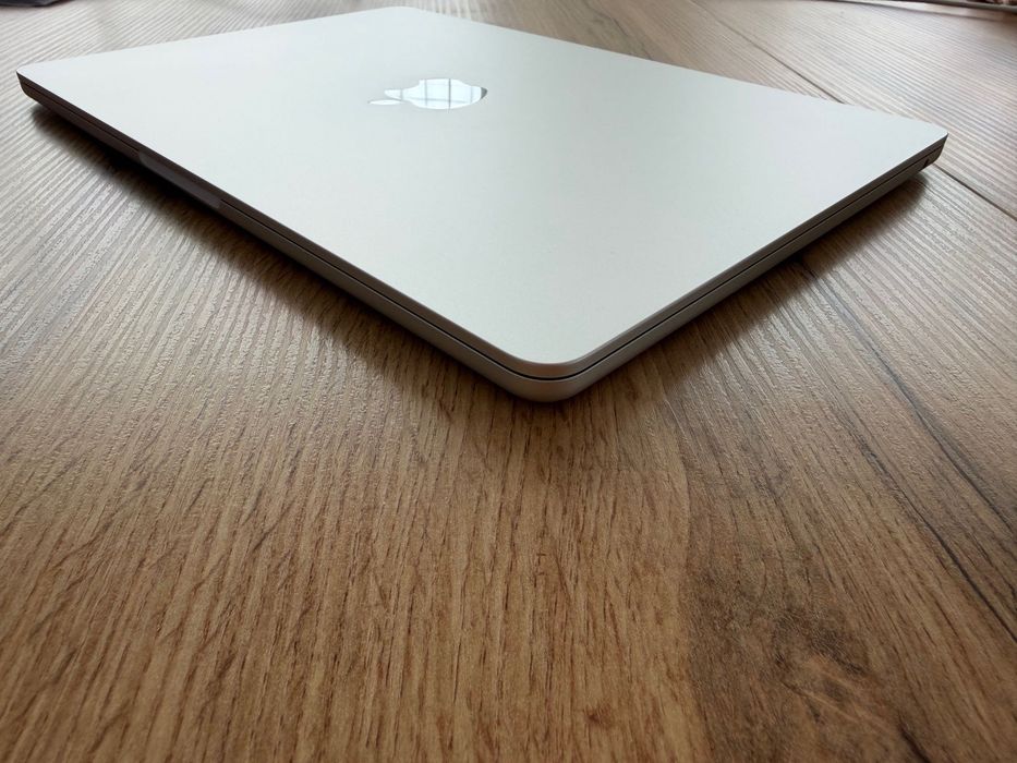 MacBook Air 13" M3 Chip 8-CPU, 10-GPU, 24GB RAM, 1TB SSD