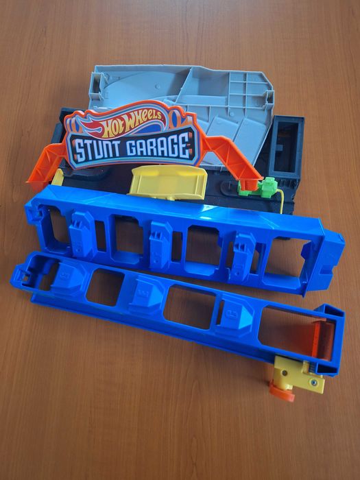 stunt garage hot wheels