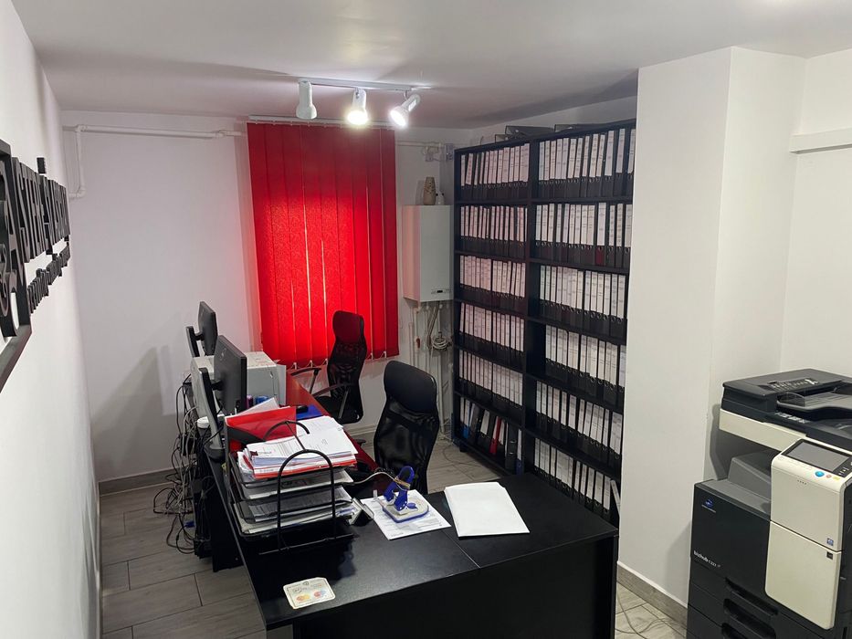 De vanzare apartament 4 camere parter, folosinta birouri