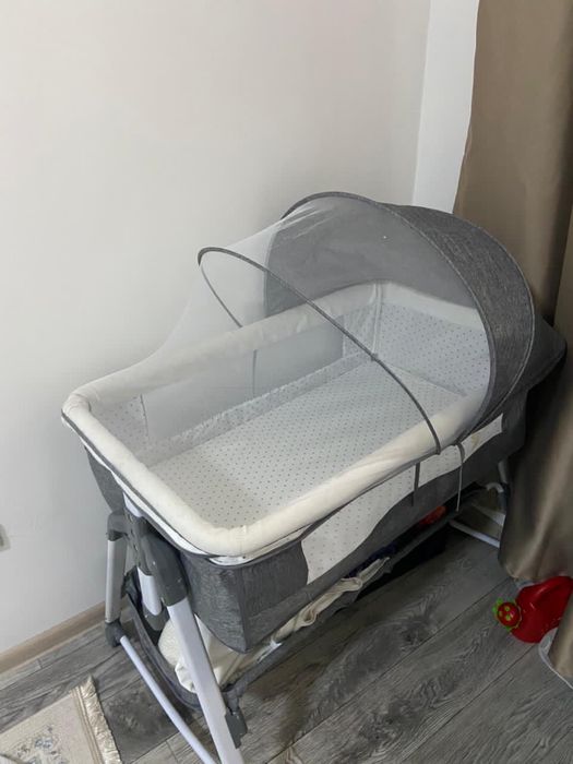 Продается новый манеж!! В подарок люлька