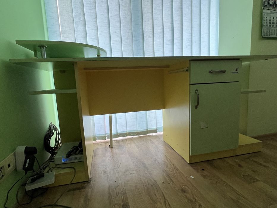 Ученическо бюро зелено и жълто