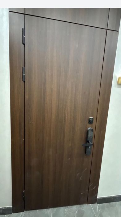 Продам входную дверь