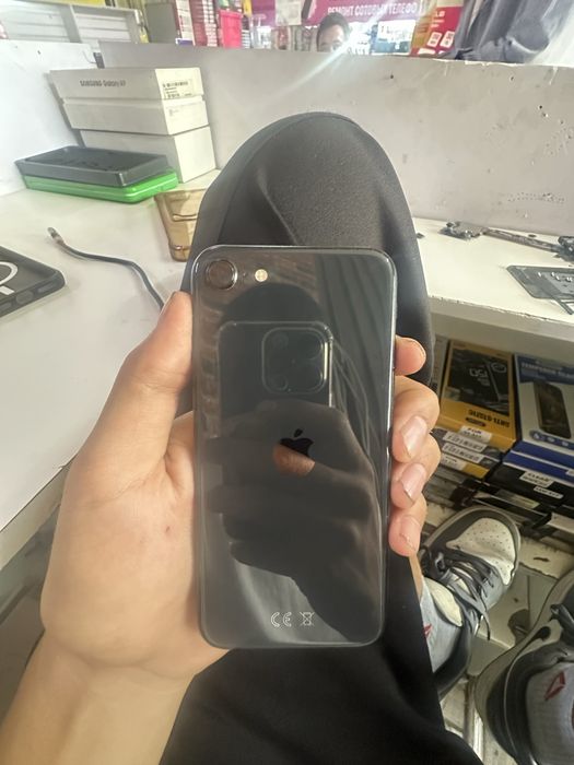 iPhone SE 2020 (64 ГБ)
