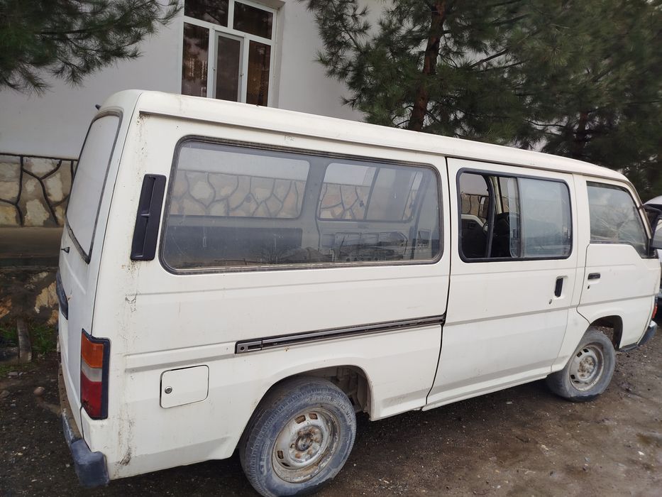 Nissan urvan 1998 yil zapchast mikroavtobus
