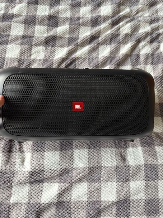 Продам колонку jbl party box go