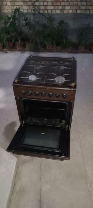 Gaz plita ishlatilgan, aybi yo'q yangisi qo'yilgani uchun eskisi sotil