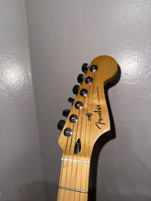 (Chitară electrică + Pedalieră) Fender Stratocaster Player plus