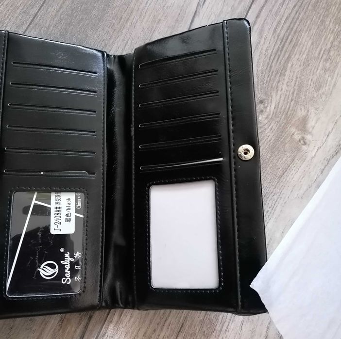 Дамски портмонета DKNY