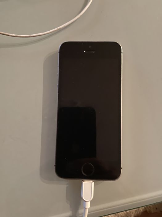 IPHONE SE 16 GB сребрист