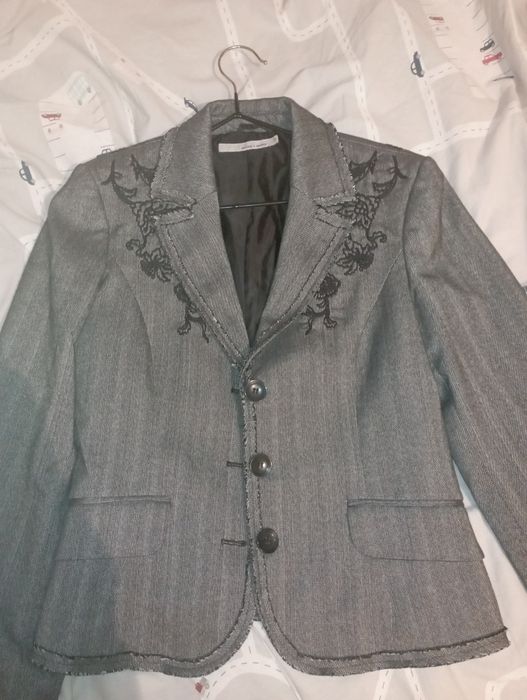 Женский серый пиджак More&More