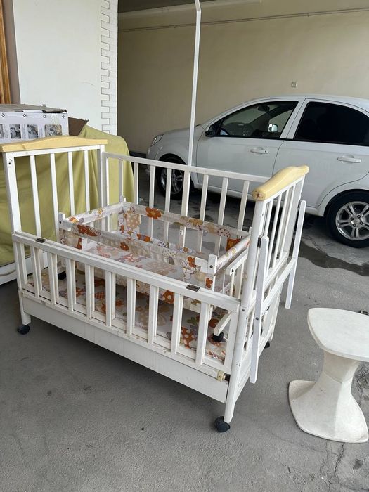 Детская кровать и люлька