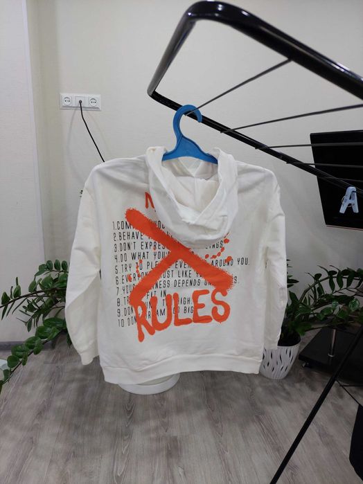 Худи на девочек  б/у в отличном состоянии