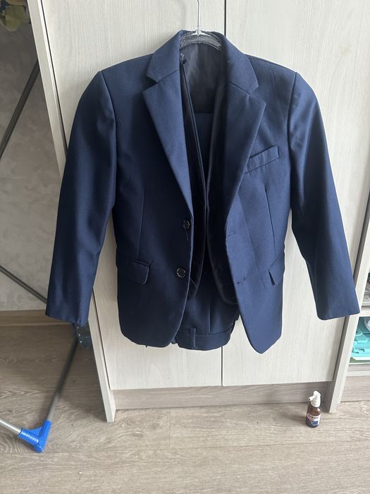 Продам костюм школьный