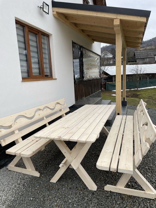 Vând set masă cu bănci