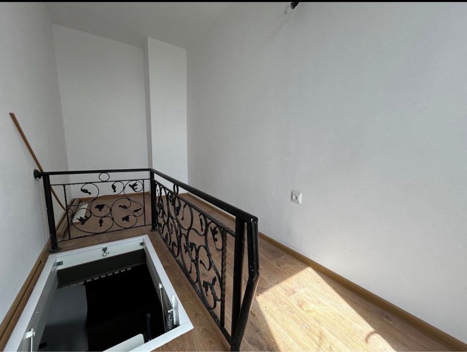 Продава се Двустаен апартамент в Варна, Базар Левски - 117 кв.м за 2137 €/кв.м - Снимка #7