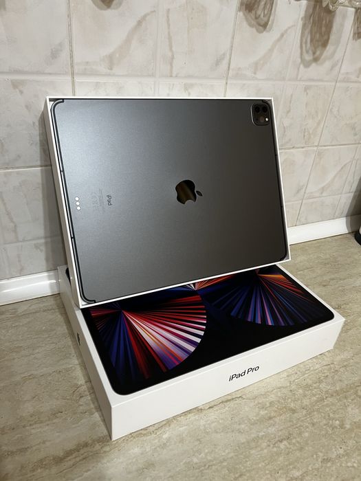 IPad Pro 12.9 inch 5th generation - 256GB+ Magic Keyboard+ Magic Mouse