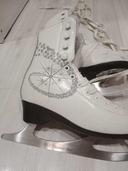 Продам коньки на девочку