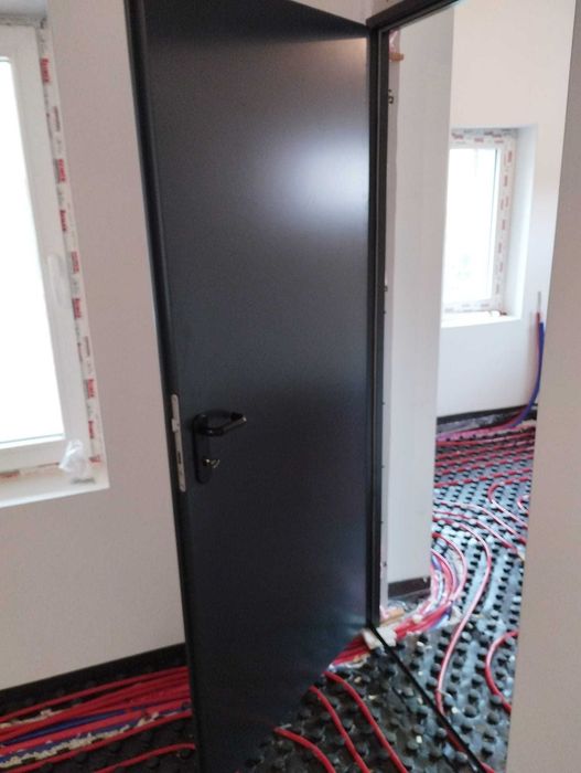 Метални интериорни врати Хьорман цвят дъб с монтаж