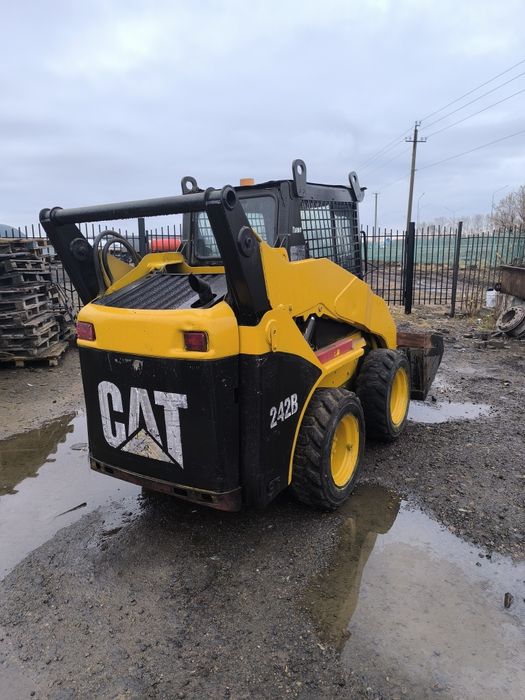 Мини погрузчик CAT 242B