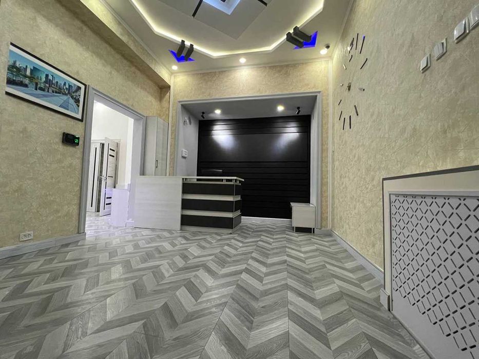 Аренда офисного помещение 200 кв.м. в Яккасарайском районе. Своя.